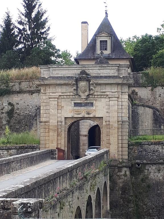 Entre Estuaire Et Citadelle Apartment Blaye Exterior foto